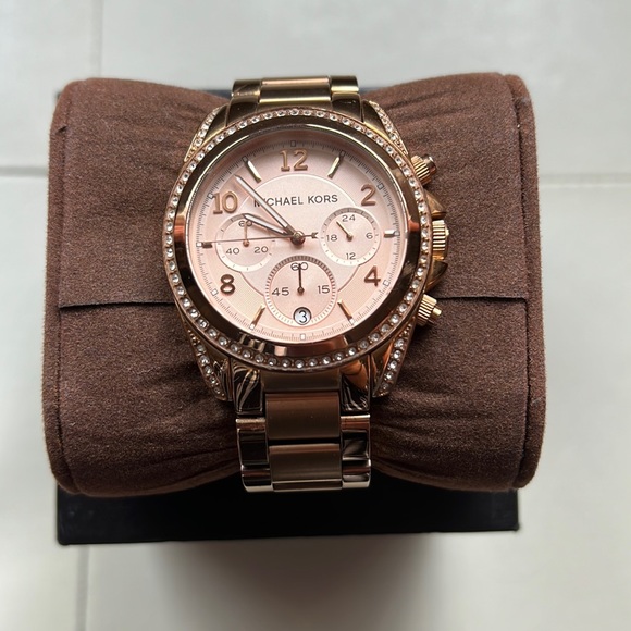 Michael Kors Rose Gold Watch - Picture 2 of 12